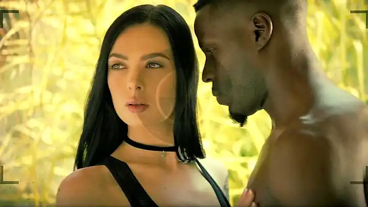 Романтичный негр дал в рот брюнетке Marley Brinx и ебал в жопу