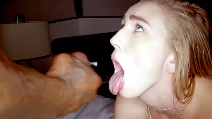 Девушка в белом белье Kendra Sunderland разделась для секса с негром