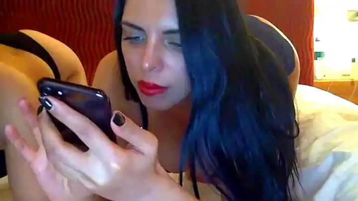 Русские сучки Henessy, Kira Queen занимаются сексом на веб камеру