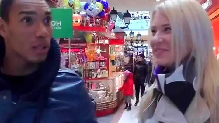 Эрик с другом сняли блондинку и выебли в туалете после ужина
